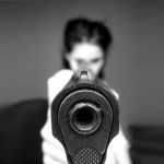 Arrestation d'une compagnonne accusée d'avoir tiré sur un garde